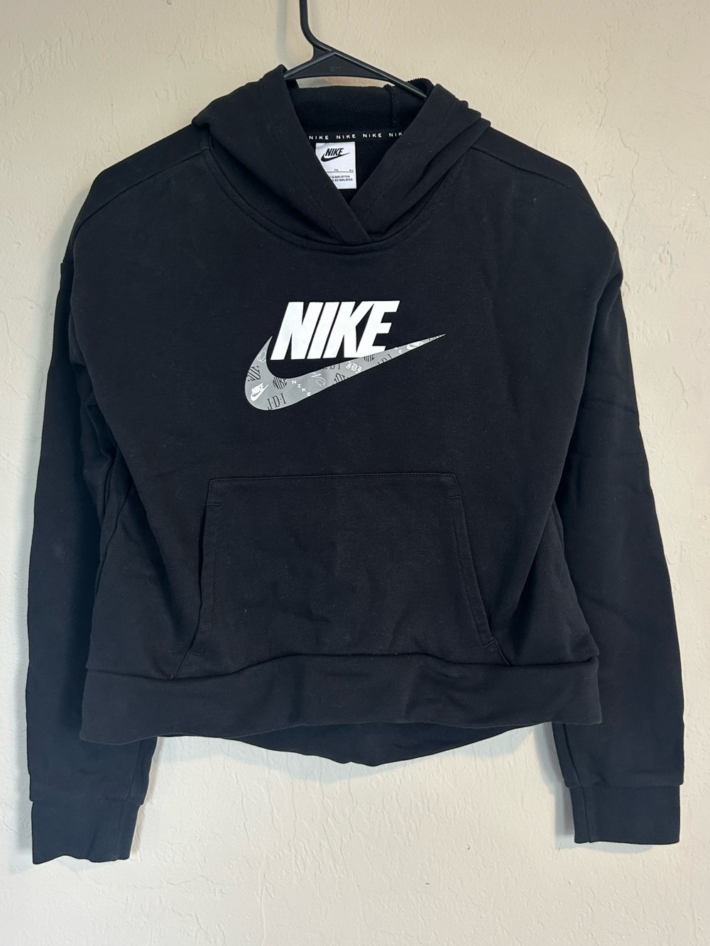 Nike Girls Black Hoodie Sweatshirt Size XL (1918)